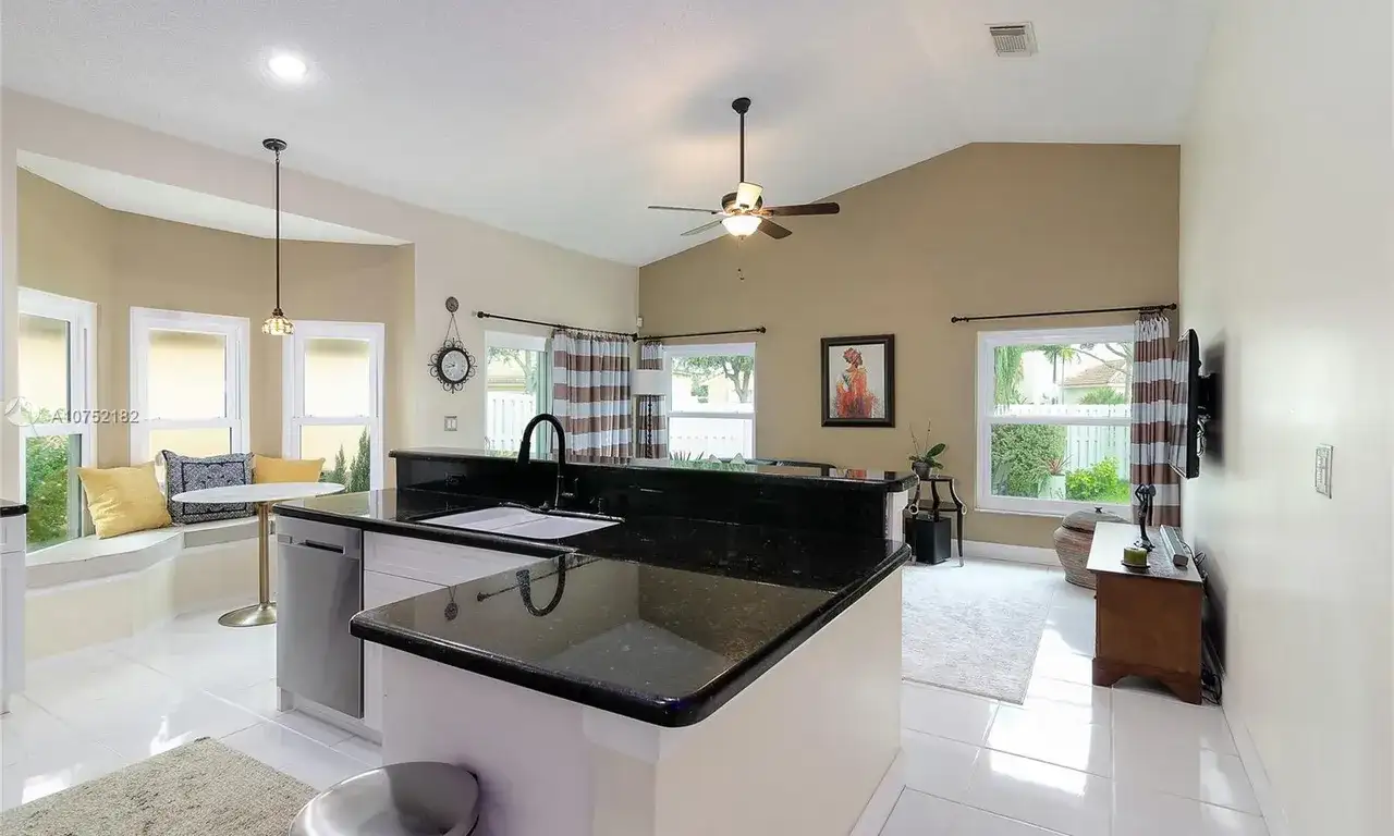 15311 SW 51st St, Miramar FL 33027 photo 3