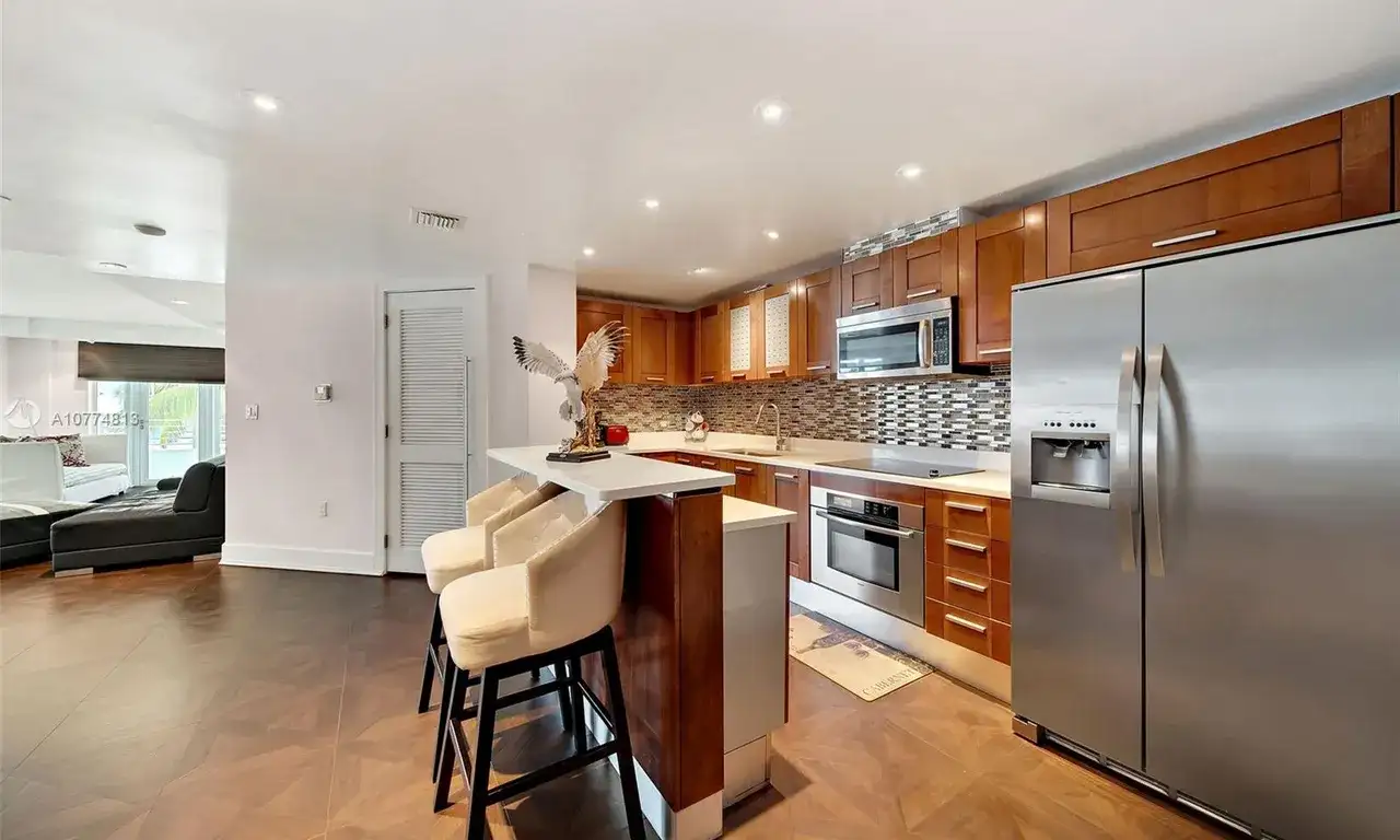448 Ocean Dr # 302, Miami Beach FL 33139 photo 2