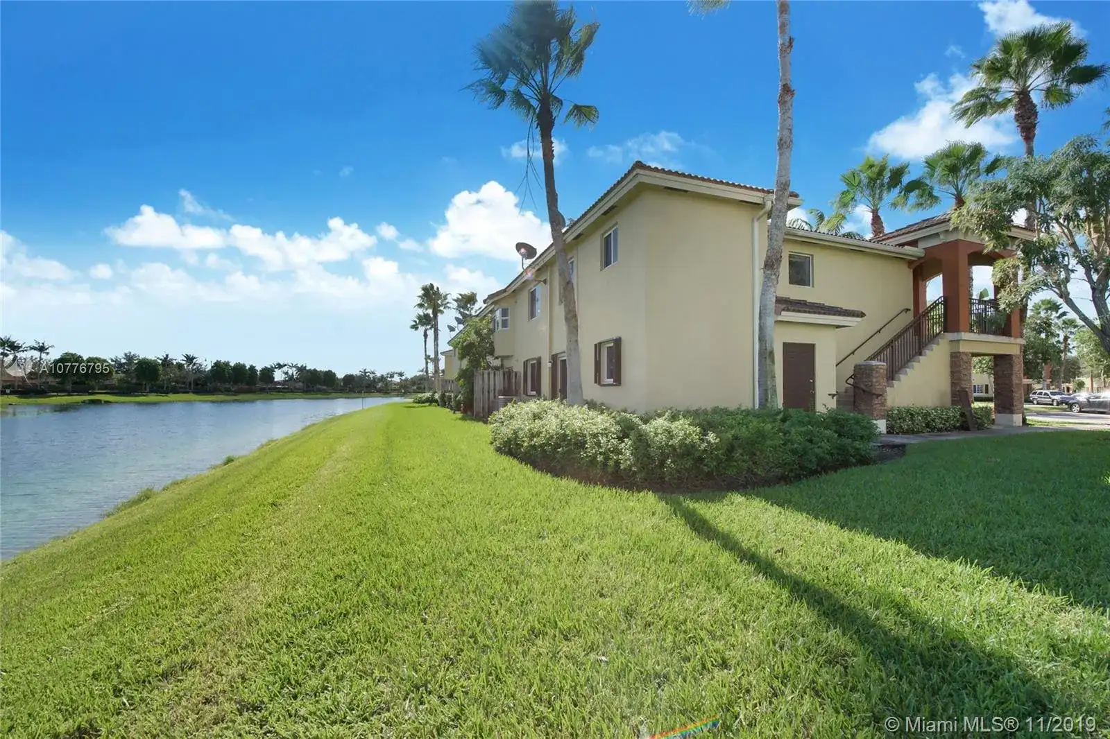 1005 NE 34th Ave, Homestead FL 33033 photo 3