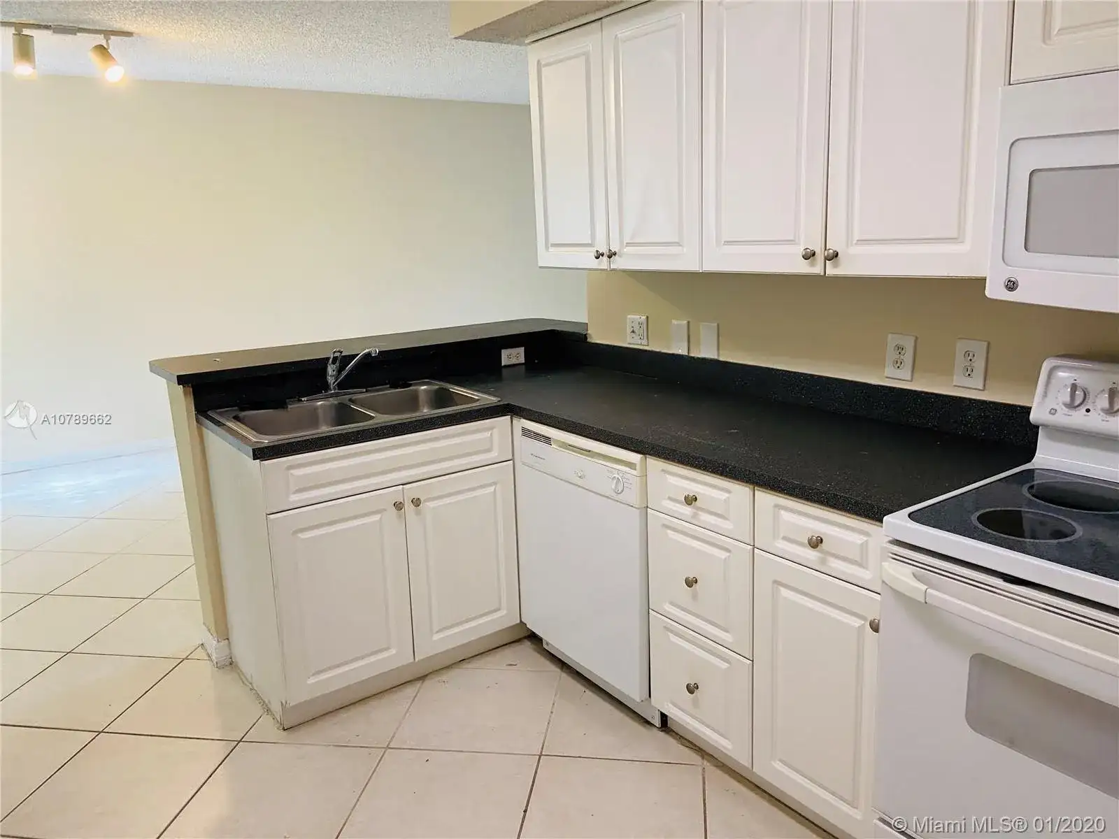 9615 NW 1st Ct # 204, Pembroke Pines FL 33024 photo 5