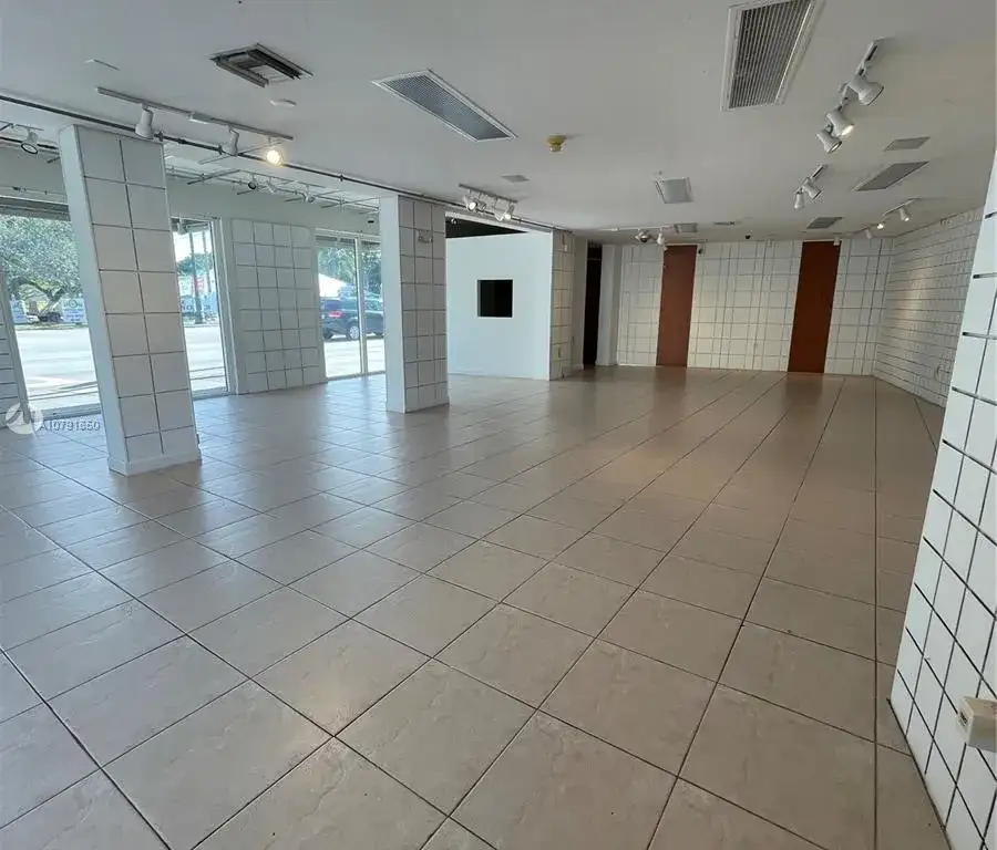 5050 Biscayne Blvd # 100, Miami FL 33137 photo 4