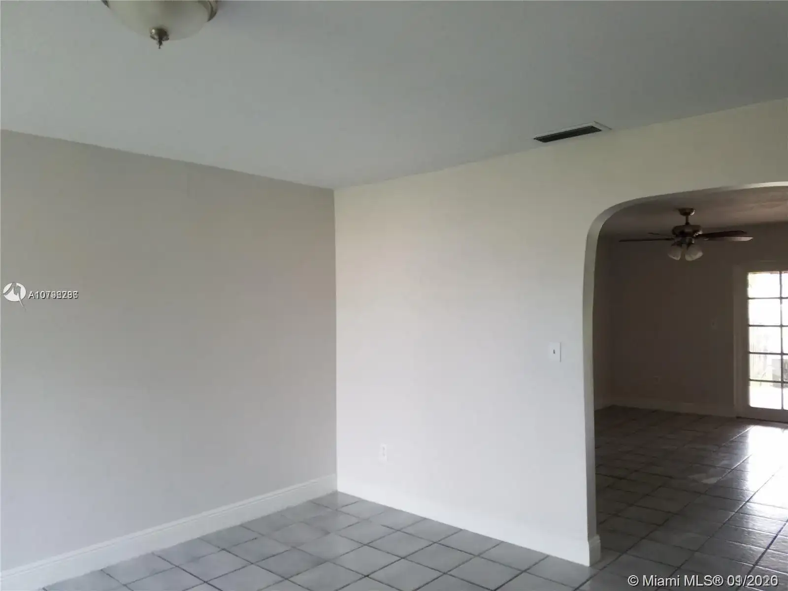 20816 SW 103rd Pl, Cutler Bay FL 33189 photo 2