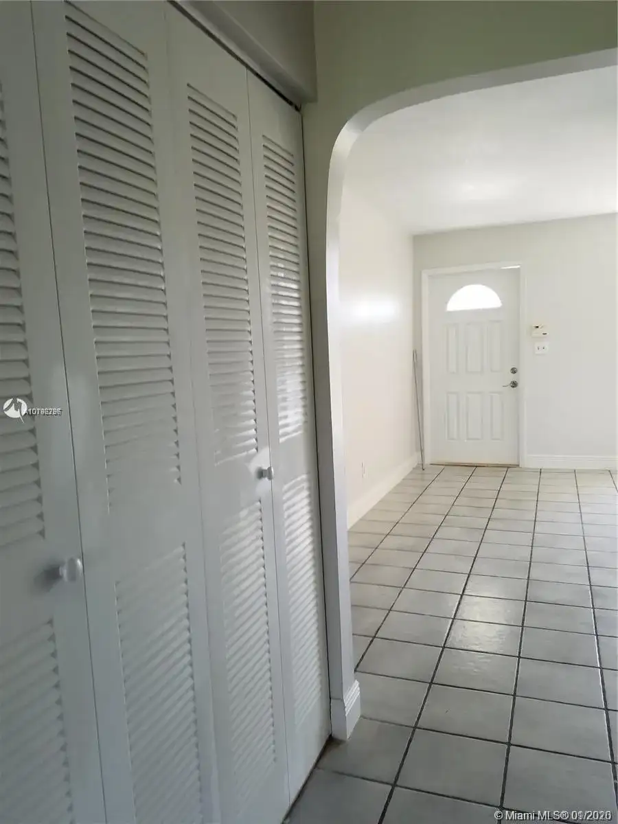 20816 SW 103rd Pl, Cutler Bay FL 33189 photo 4