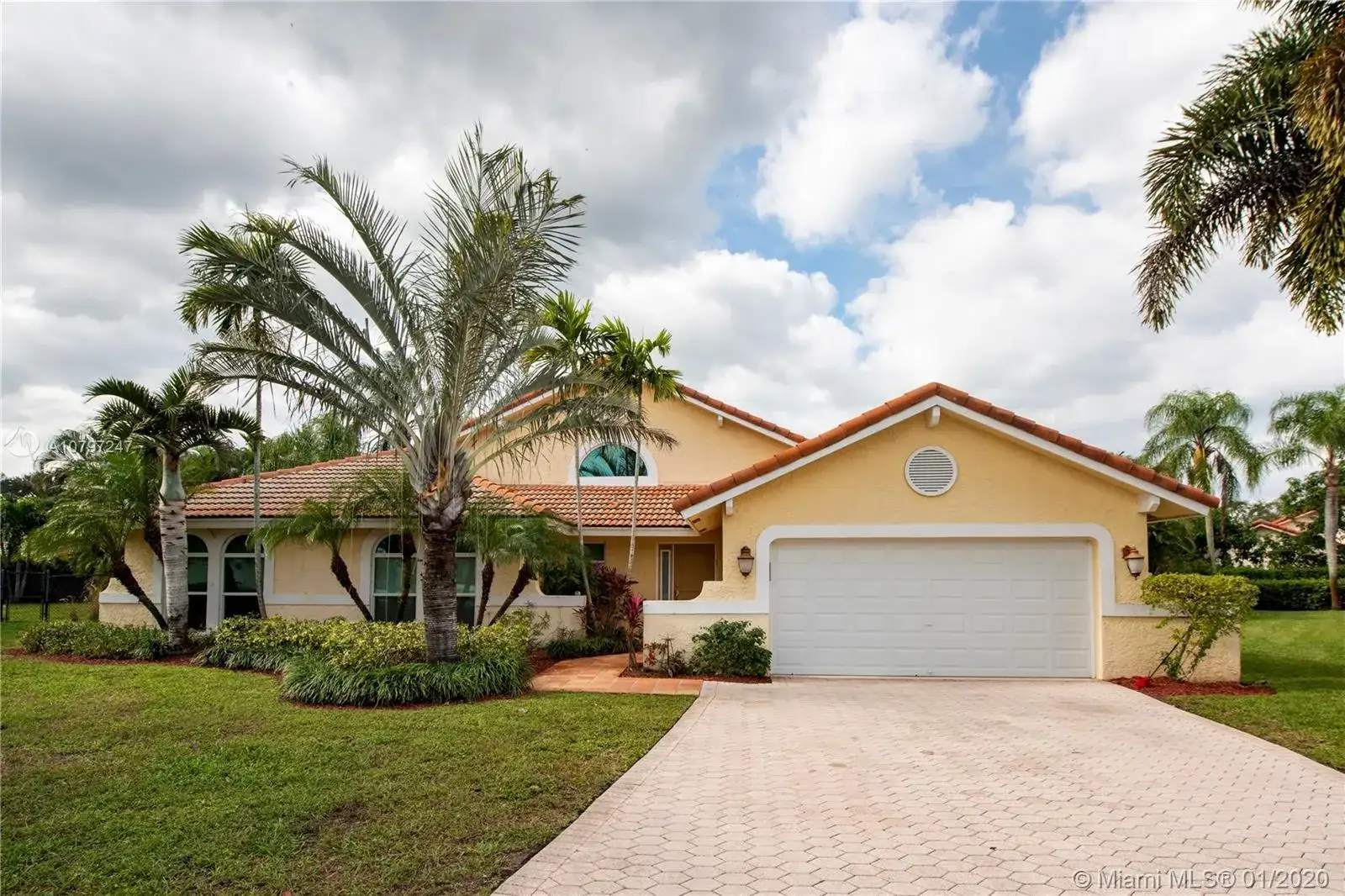 3320 Maple Ln, Davie FL 33328 photo 2
