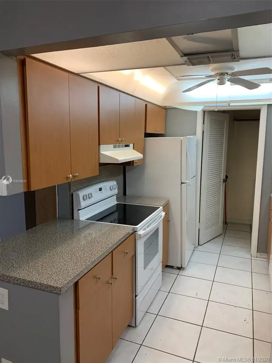 810 SW 73rd AVE # 9, North Lauderdale FL 33068 photo 2