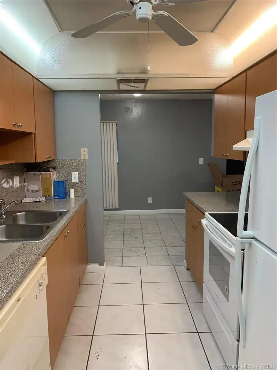 810 SW 73rd AVE # 9, North Lauderdale FL 33068 photo 4