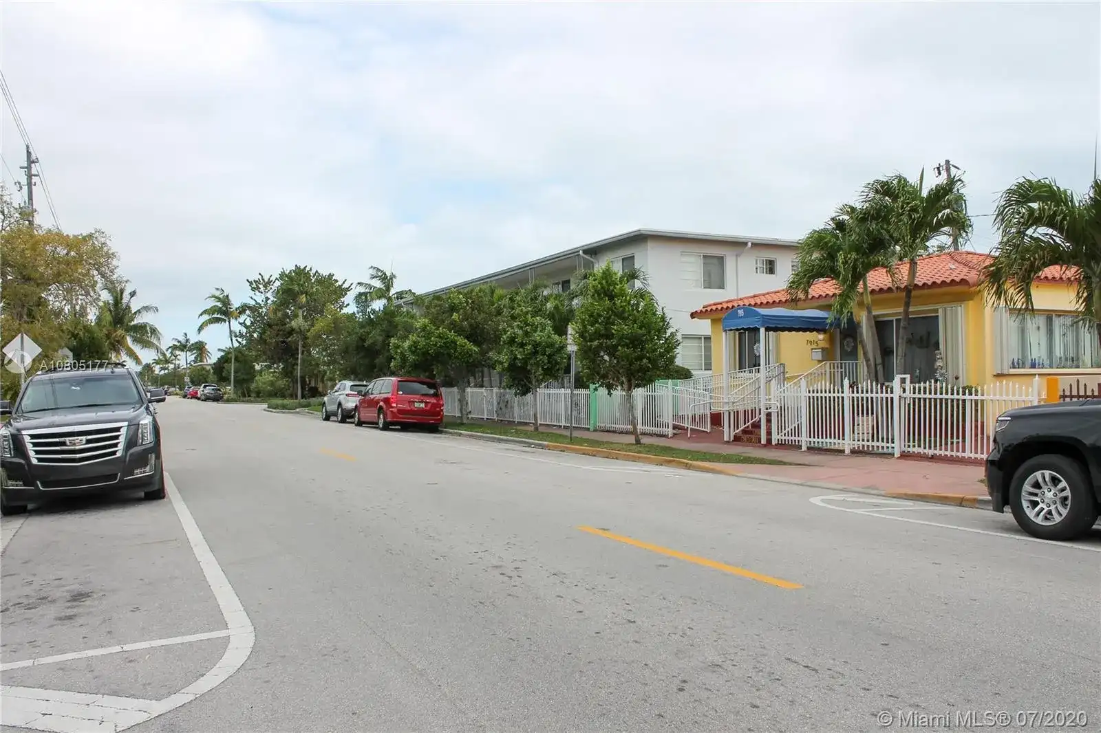 7915 Hawthorne Ave, Miami Beach FL 33141 photo 3