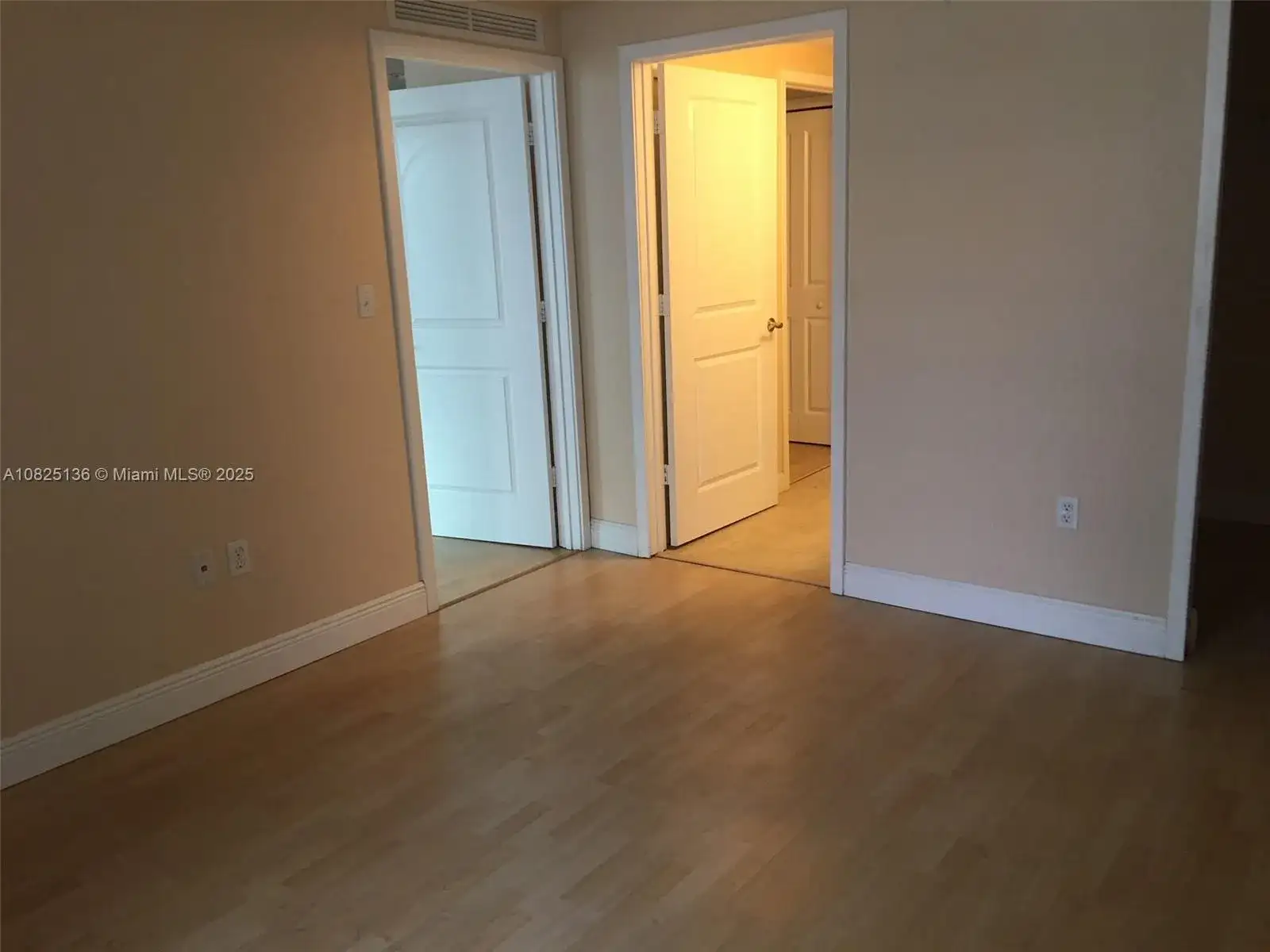 170 SE 14th St # 1407, Miami FL 33131 photo 3