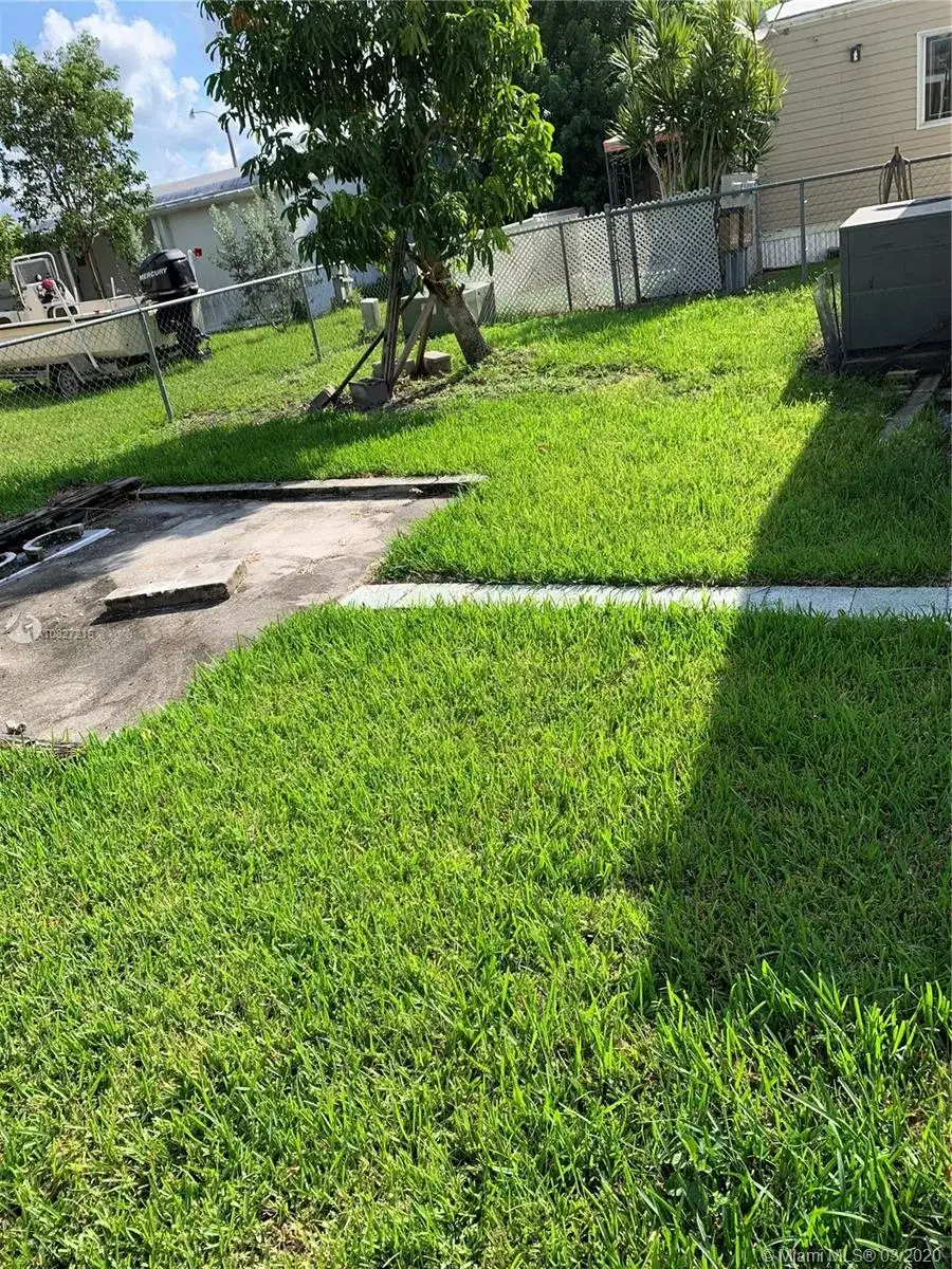 21831 NW 7th Ct, Pembroke Pines FL 33029 photo 2