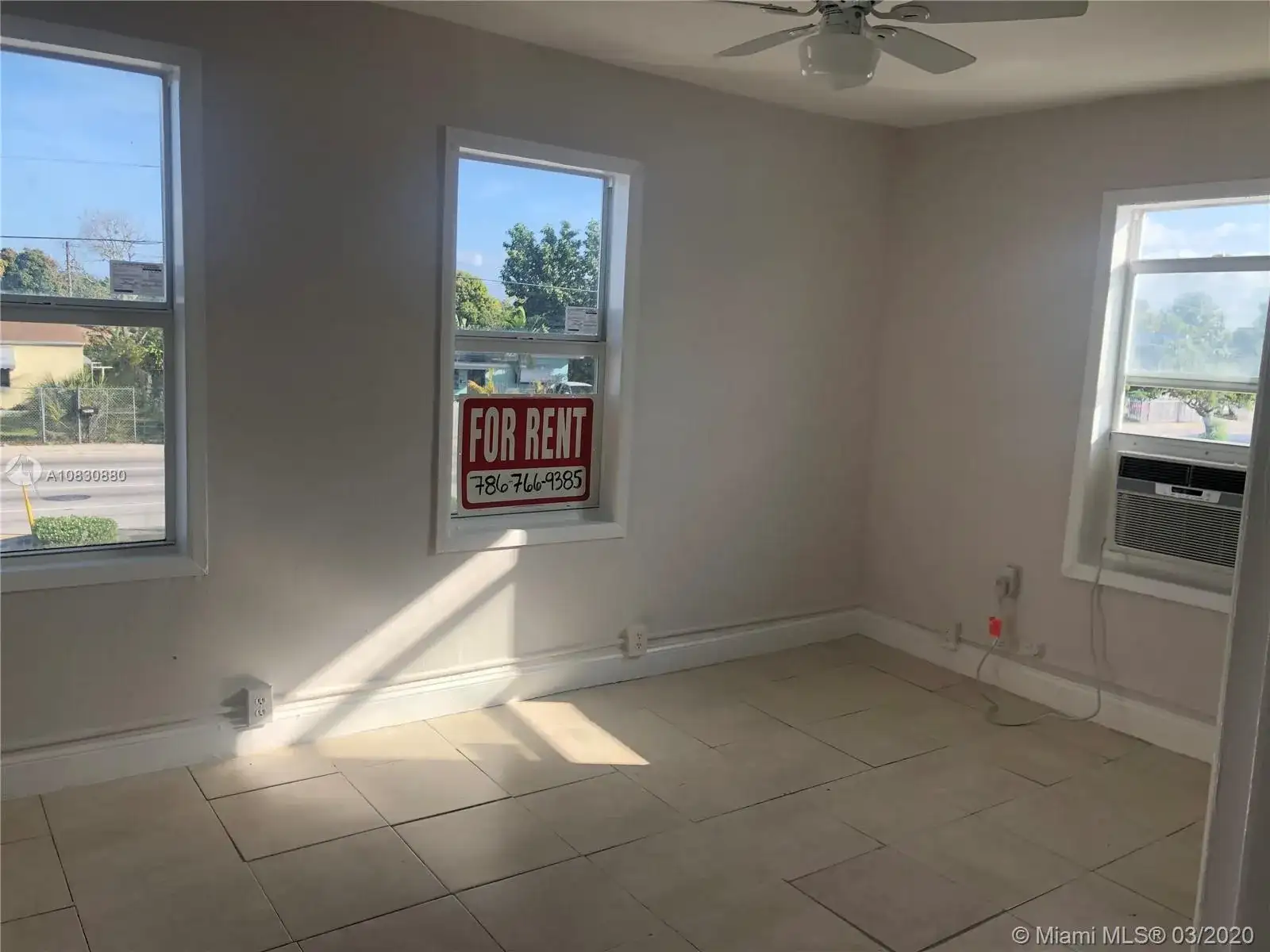 1186 NW 103rd St, Miami FL 33150 photo 2