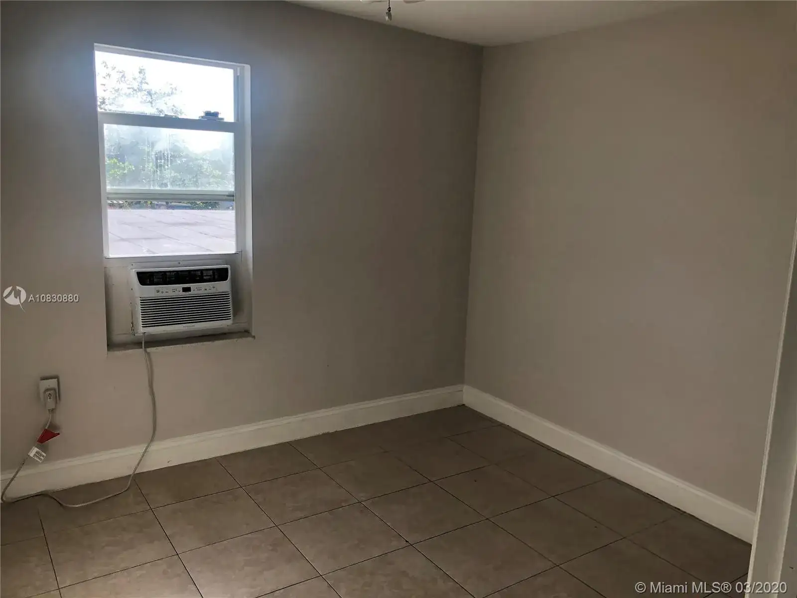1186 NW 103rd St, Miami FL 33150 photo 3