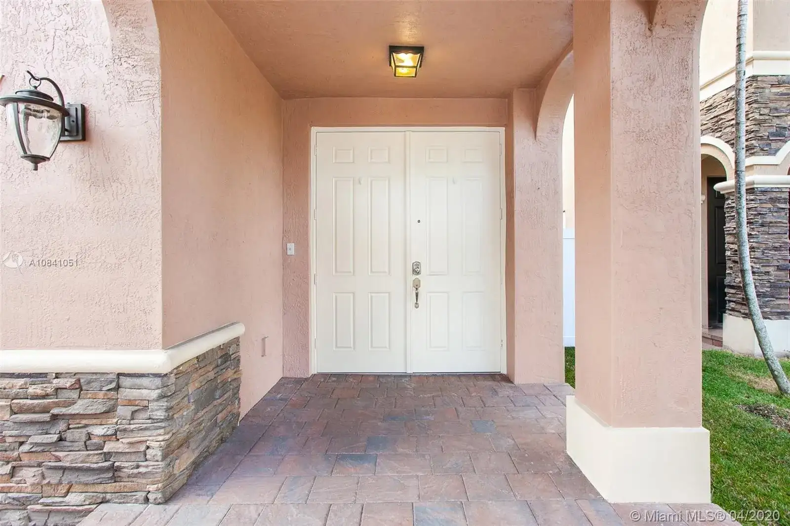 8654 W 33rd Ave, Hialeah FL 33018 photo 3