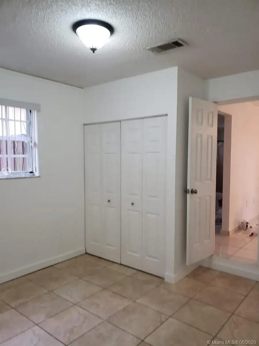 19906 NW 67th Ct, Hialeah FL 33015 photo 5