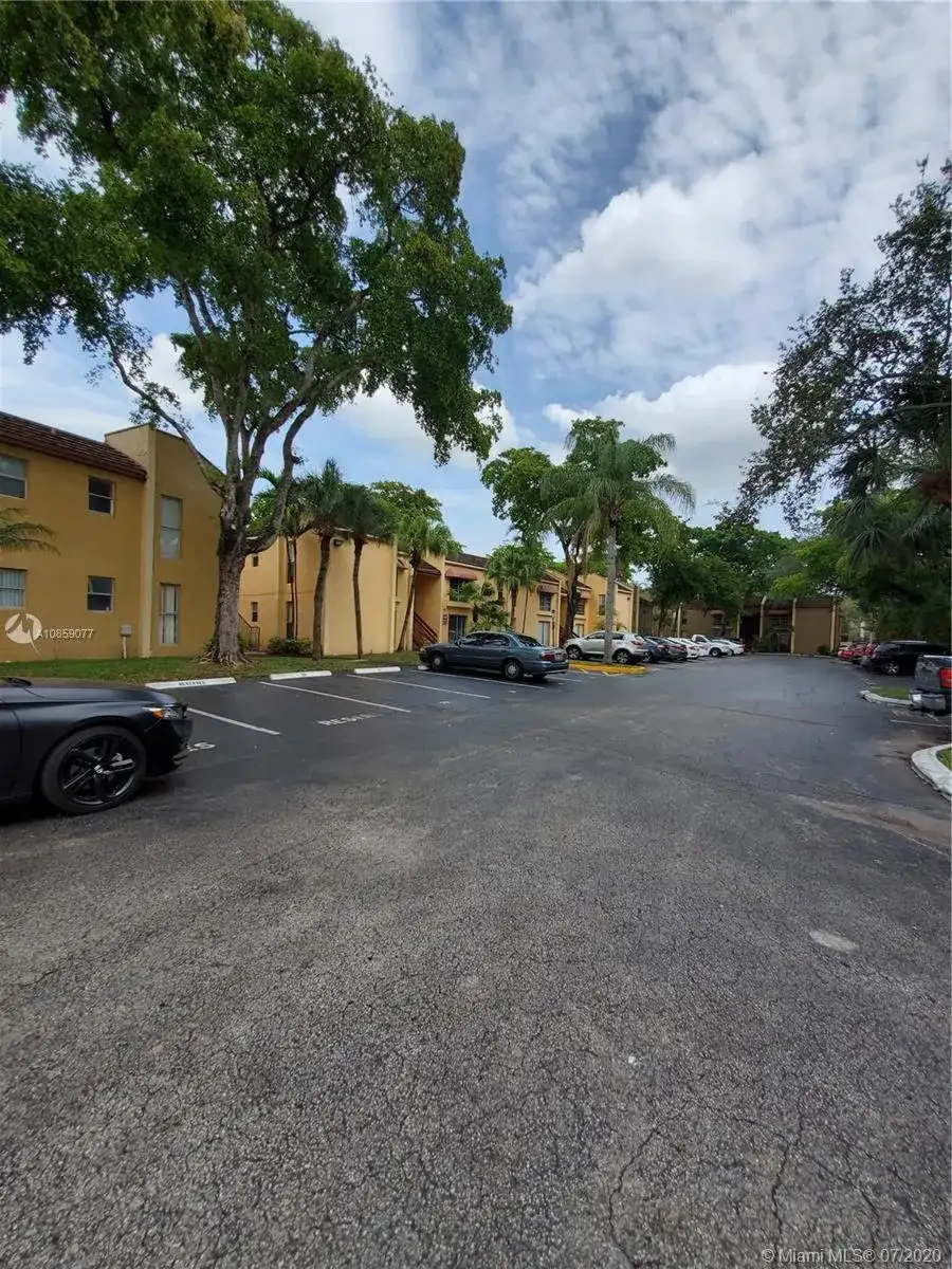 4543 Treehouse Ln, Tamarac FL 33319 photo 2