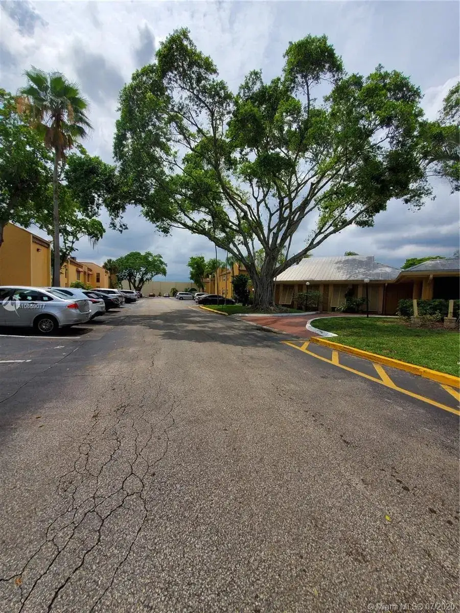 4543 Treehouse Ln, Tamarac FL 33319 photo 3