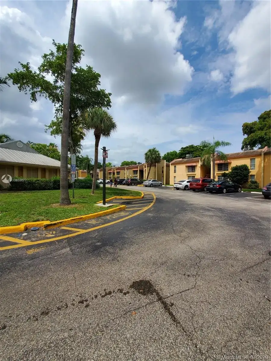 4543 Treehouse Ln, Tamarac FL 33319 photo 5