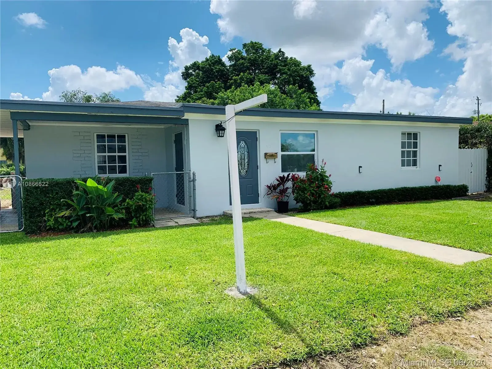 1016 NE 4th Ave, Homestead FL 33030 photo 2
