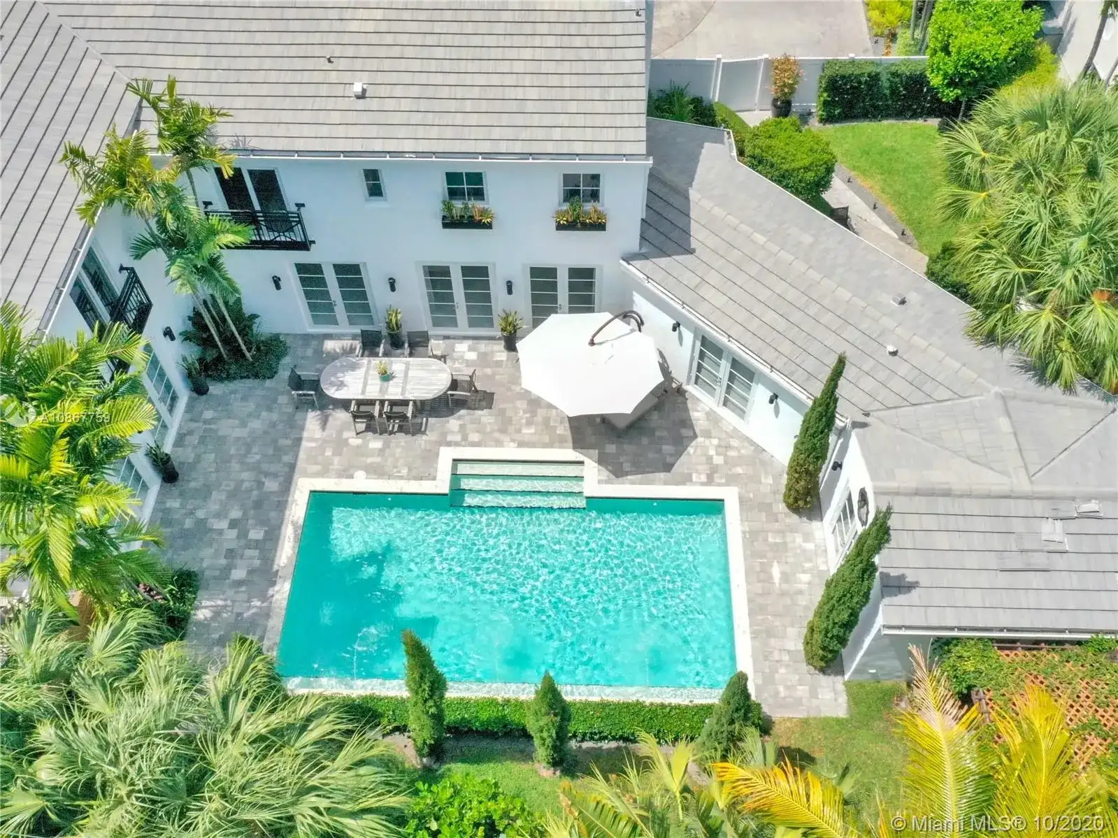 2887 Pine Tree Dr, Miami Beach FL 33140 photo 3