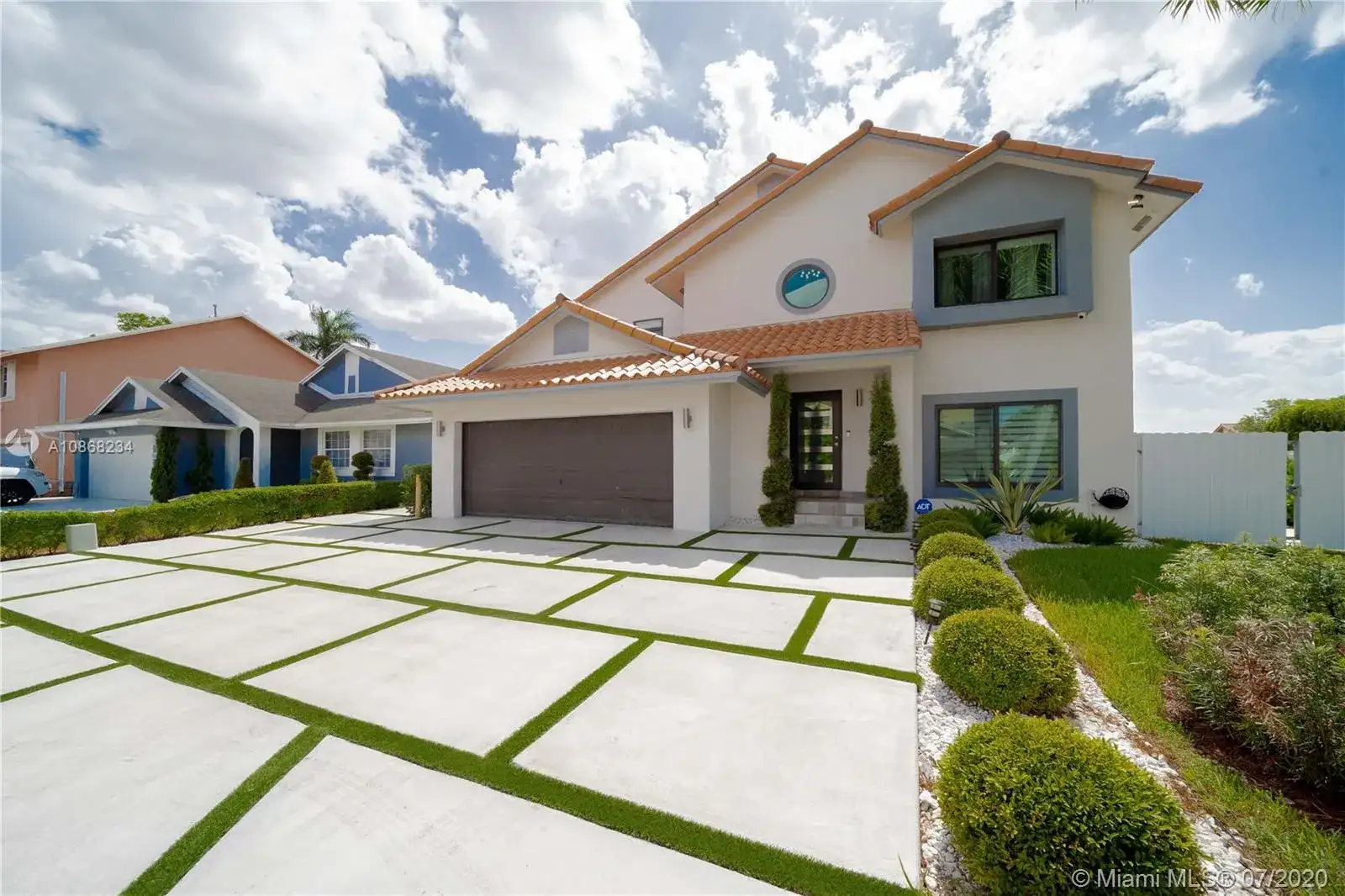 19010 NW 78th Pl, Hialeah FL 33015 photo 2