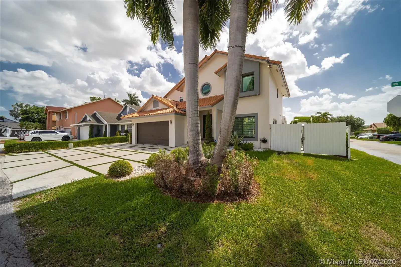 19010 NW 78th Pl, Hialeah FL 33015 photo 3