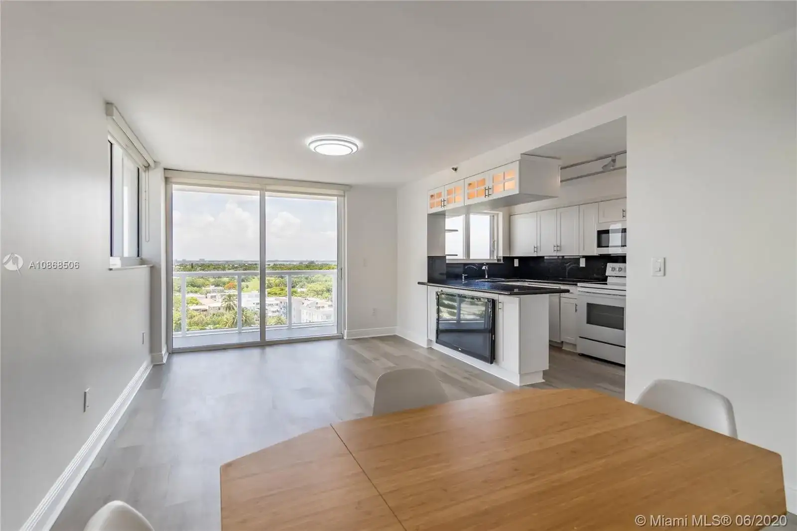 2457 Collins Ave # 1406, Miami Beach FL 33140 photo 3