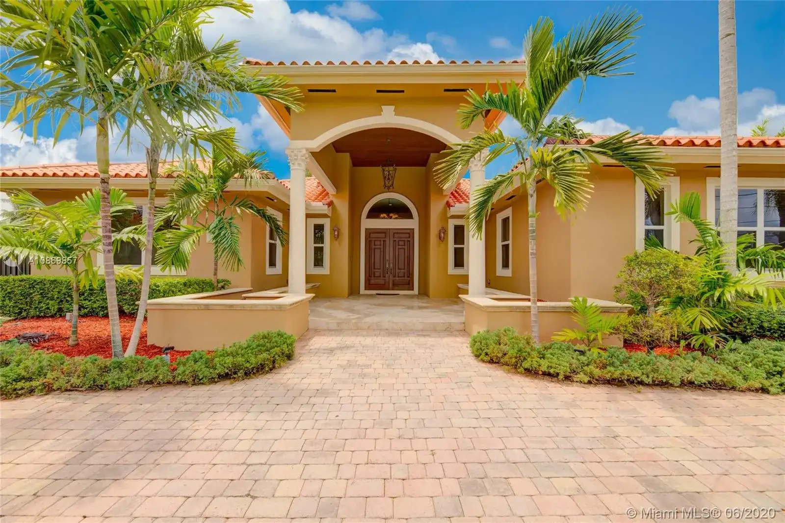 11390 SW 30th St, Miami FL 33165 photo 2