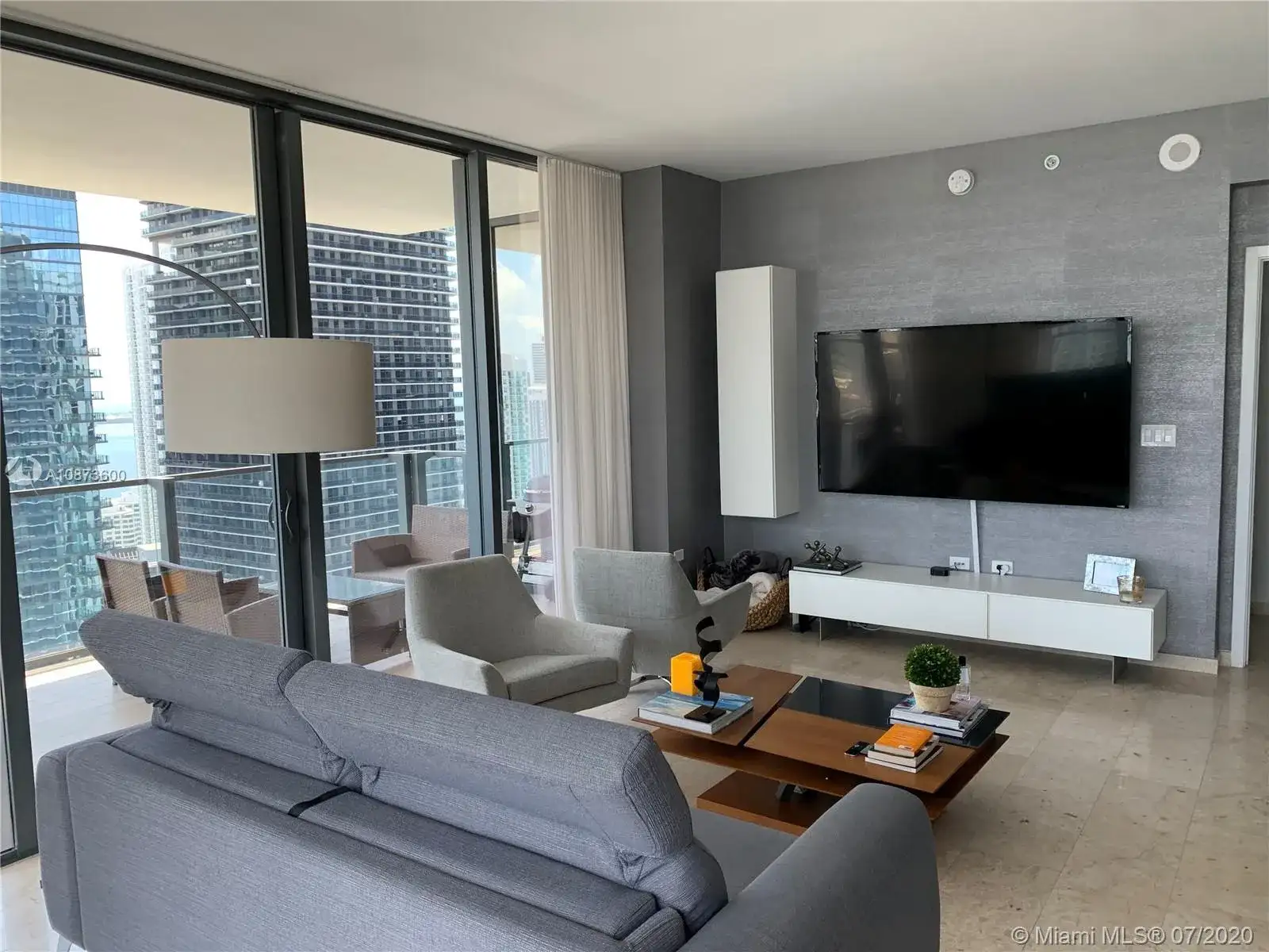 88 SW 7th St # 3411, Miami FL 33130 photo 2