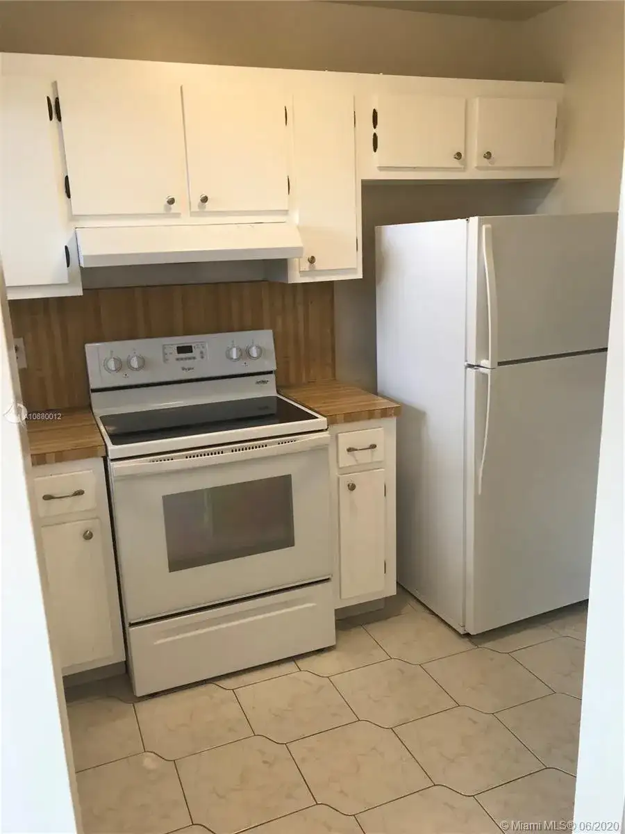 9010 Sunrise Lakes Blvd # 304, Sunrise FL 33322 photo 2