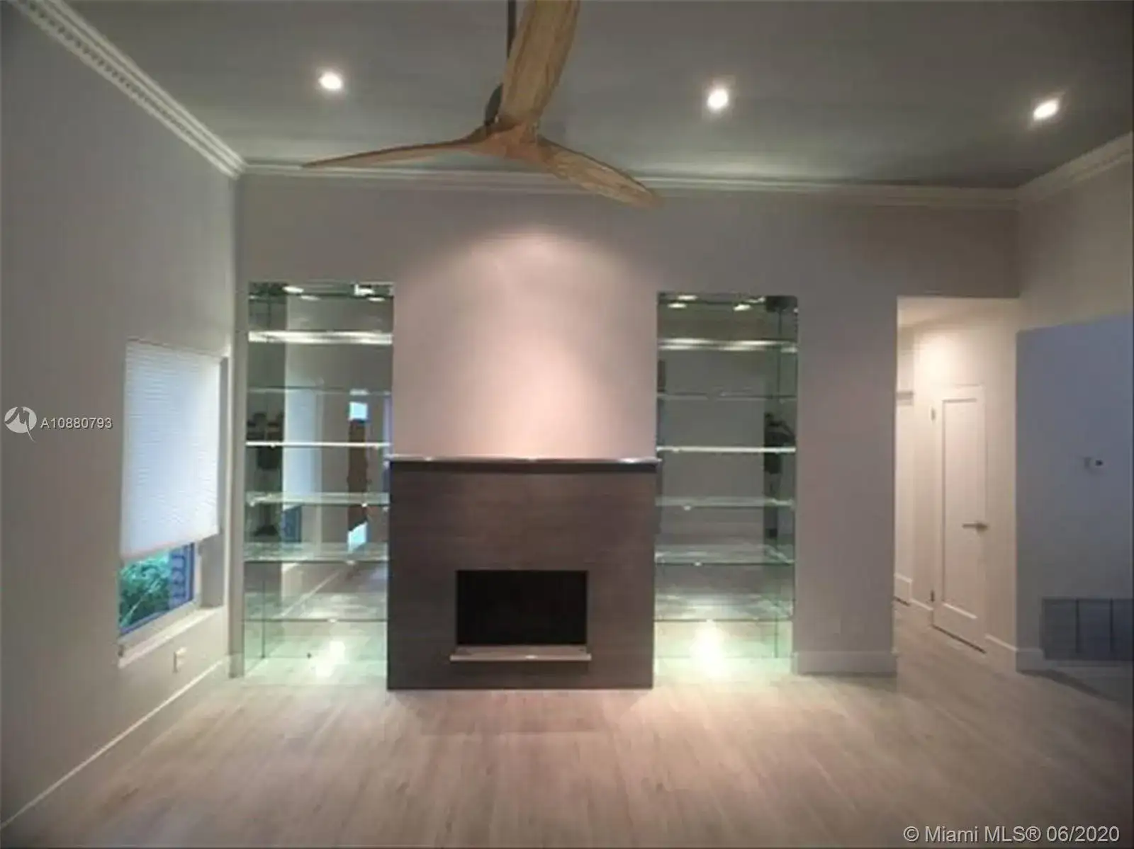 6832 Mindello St, Coral Gables FL 33146 photo 2
