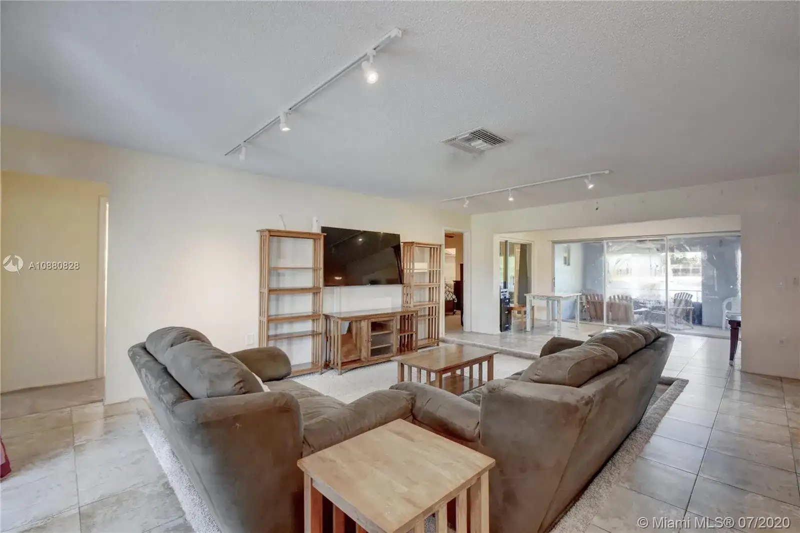 11660 NW 30th Pl, Sunrise FL 33323 photo 4