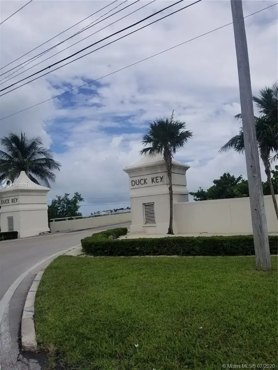 129 N Indies Dr, Duck FL 33050 photo 2