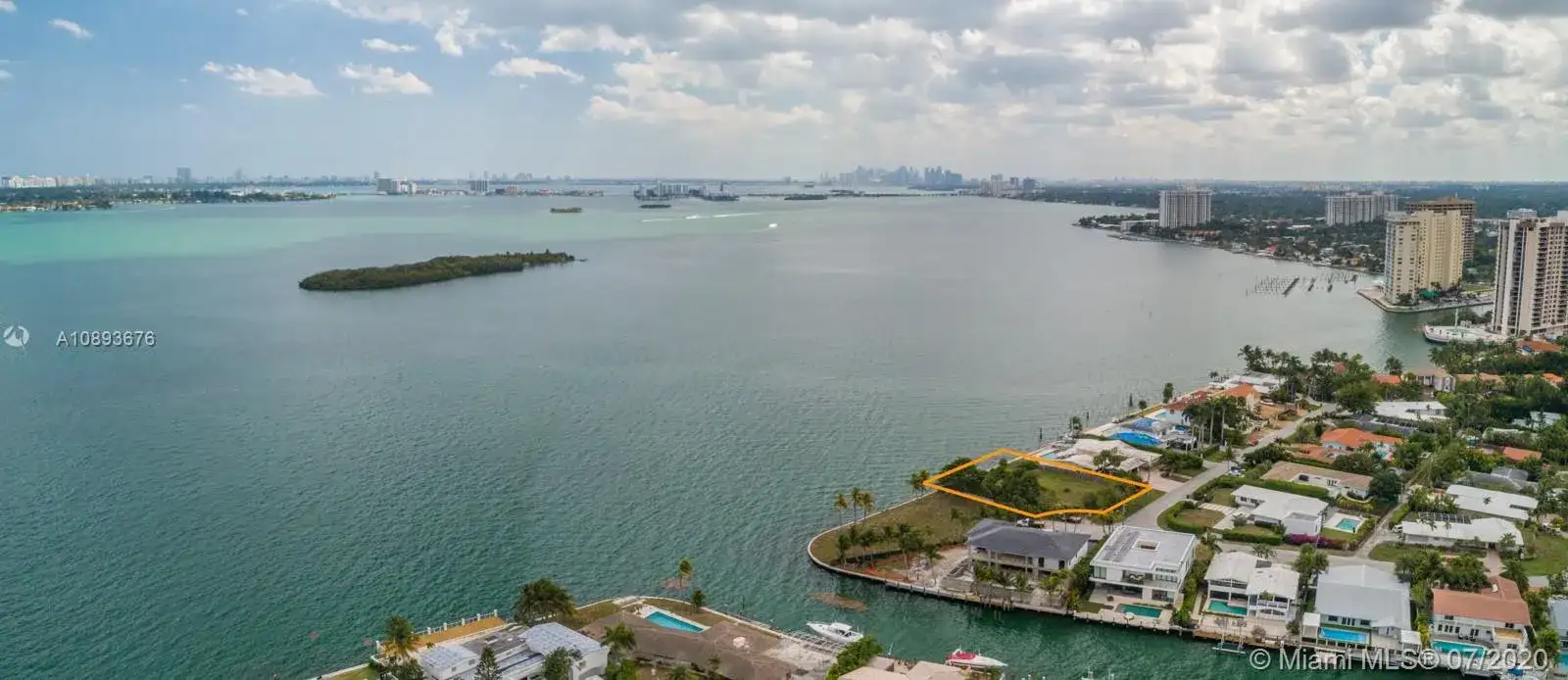 11404 N Bayshore Dr, North Miami FL 33181 photo 2