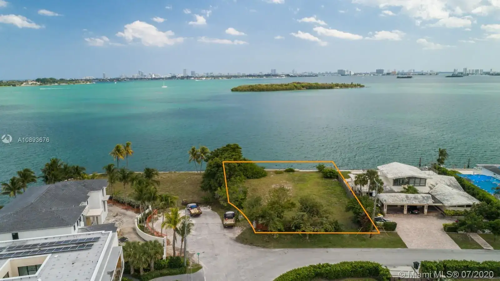 11404 N Bayshore Dr, North Miami FL 33181 photo 3