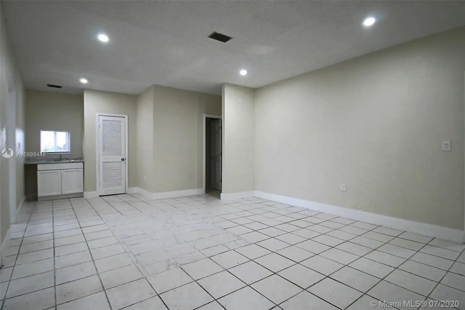 491 E Okeechobee Rd, Hialeah FL 33010 photo 2