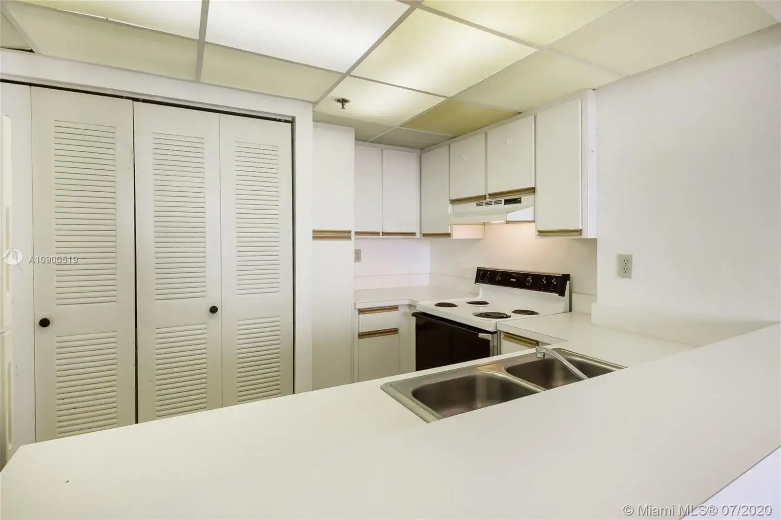 540 Brickell Key Dr # 1200, Miami FL 33131 photo 2