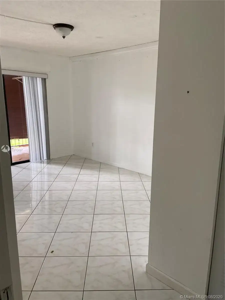 6555 W 26th Dr # 35, Hialeah FL 33016 photo 2