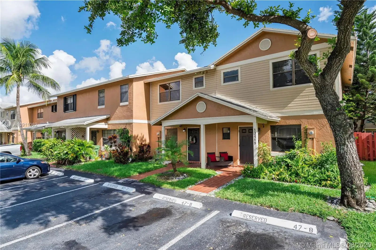 10449 NW 6th St, Pembroke Pines FL 33026 photo 2