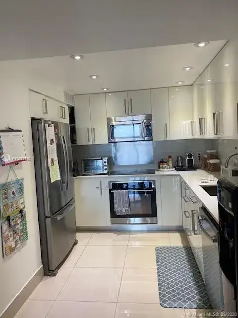 3675 N Country Club Dr # 1010, Aventura FL 33180 photo 2