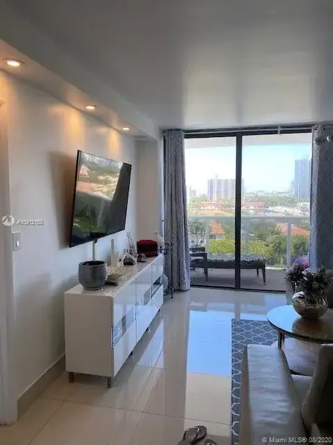 3675 N Country Club Dr # 1010, Aventura FL 33180 photo 3