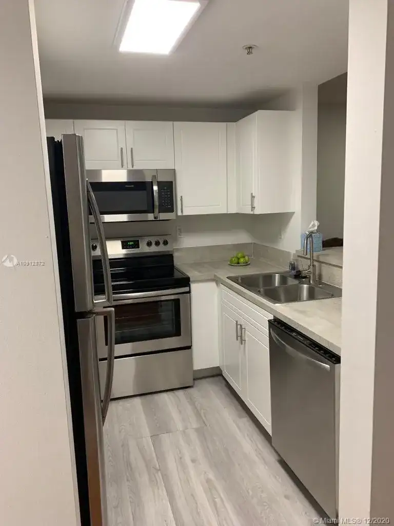 185 SE 14th Ter # 801, Miami FL 33131 photo 2