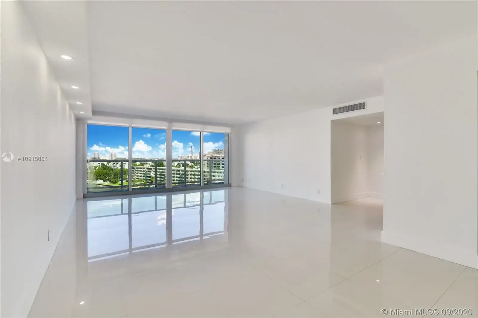 100 Bayview Dr # 904, Sunny Isles Beach FL 33160 photo 2