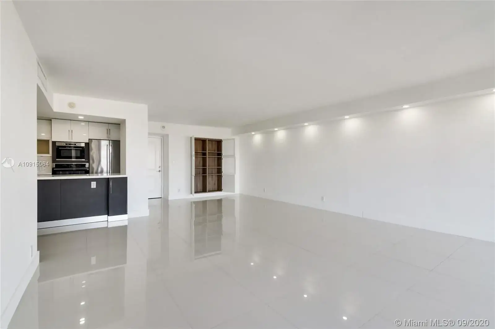 100 Bayview Dr # 904, Sunny Isles Beach FL 33160 photo 3