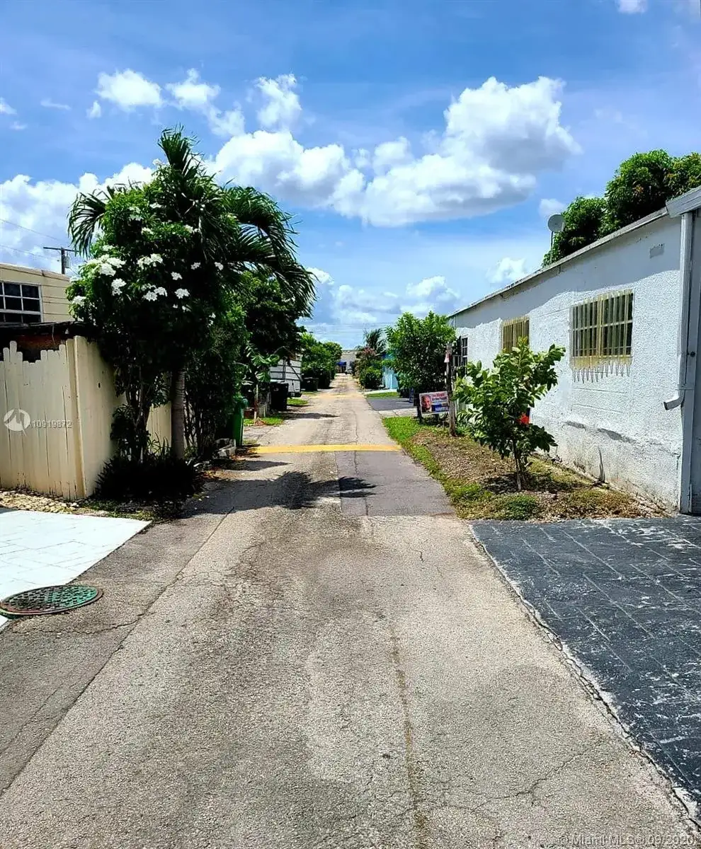 10601 NW 105, Medley FL 33178 photo 5