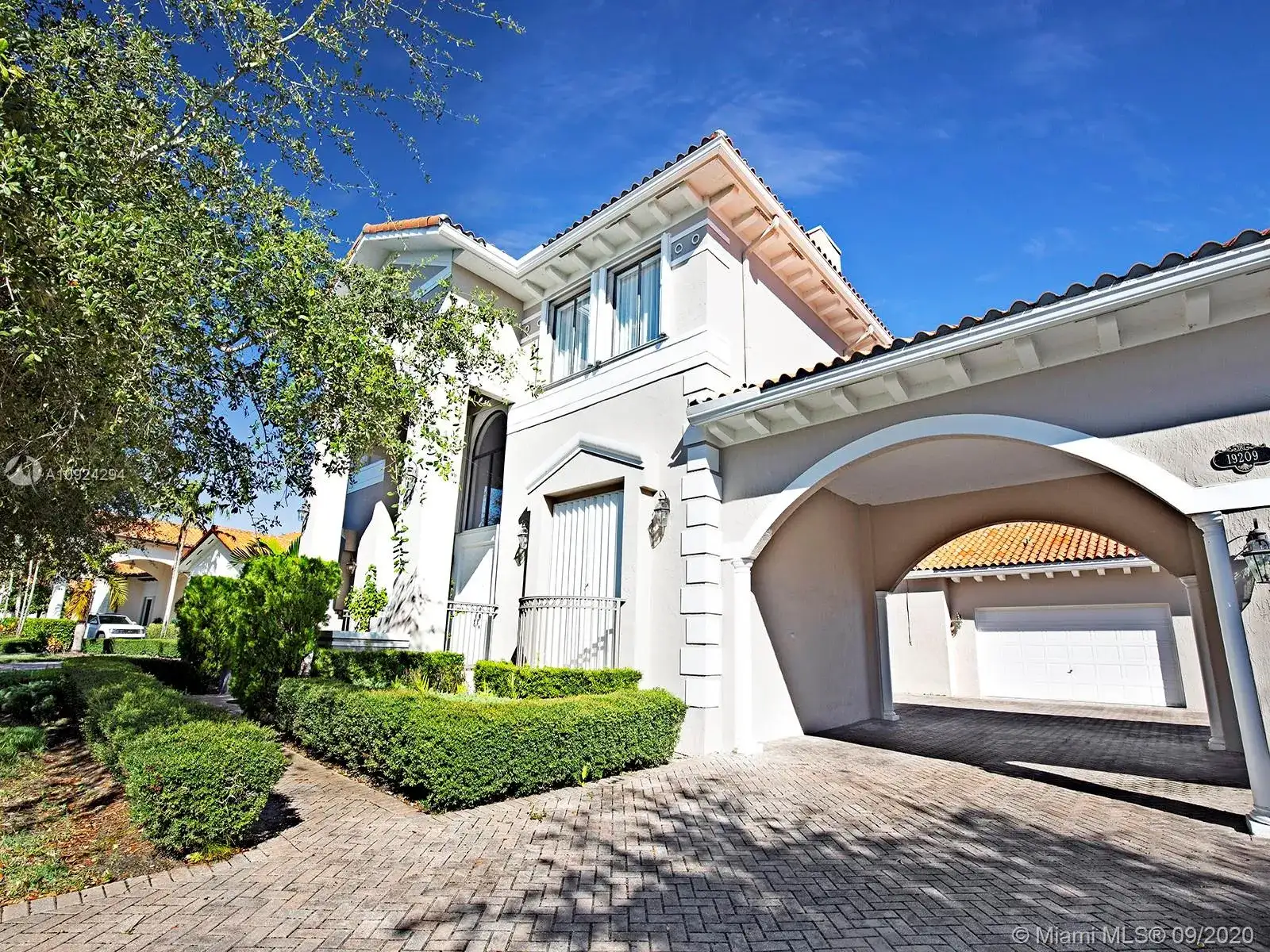 19209 SW 80th Ct, Cutler Bay FL 33157 photo 2