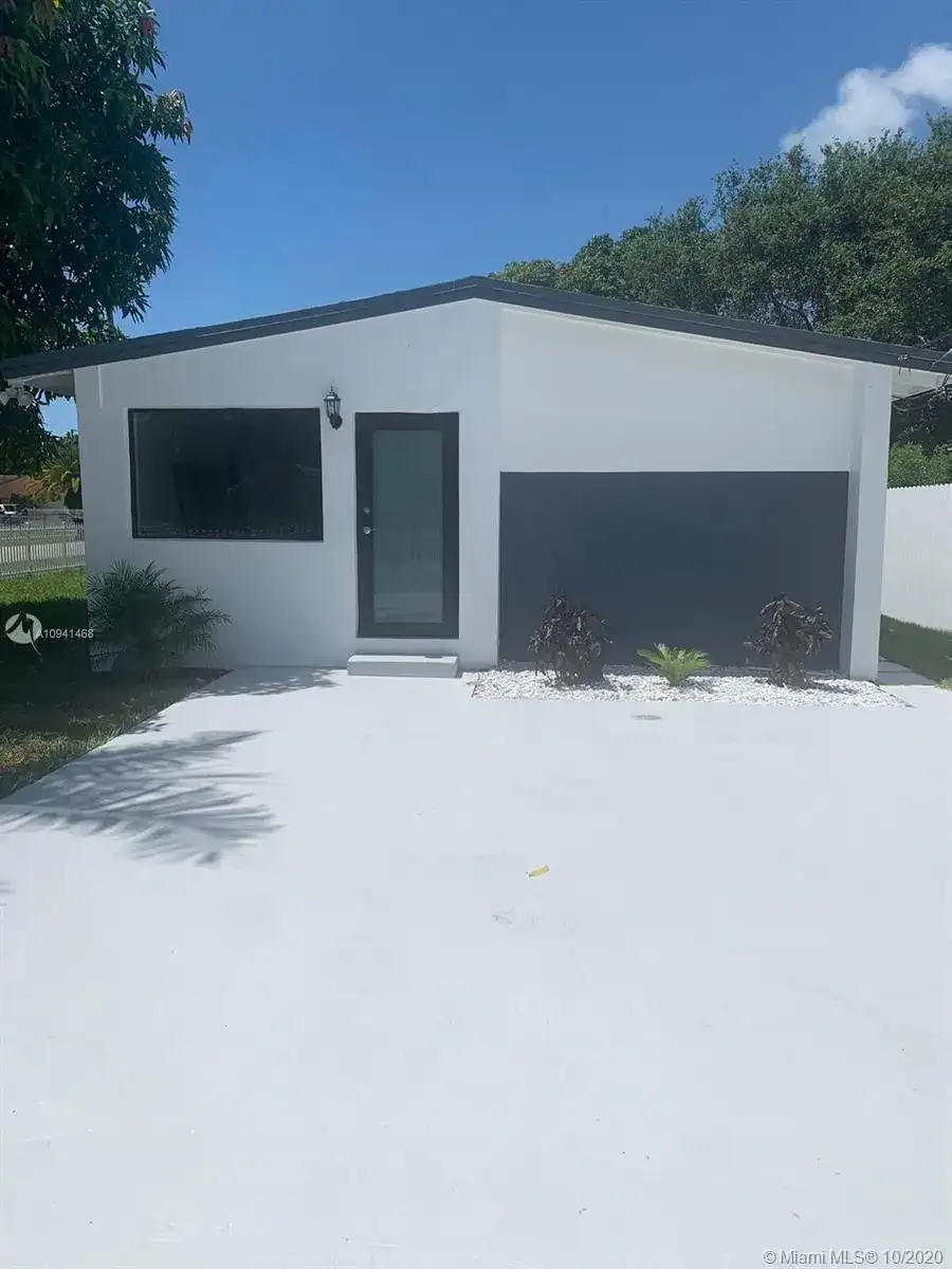 290 NE 171st Ter, North Miami Beach FL 33162 photo 2