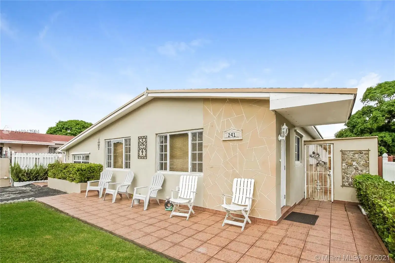 241 E 36th St, Hialeah FL 33013 photo 2