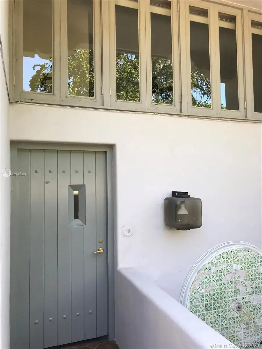 4951 University Dr, Coral Gables FL 33146 photo 3