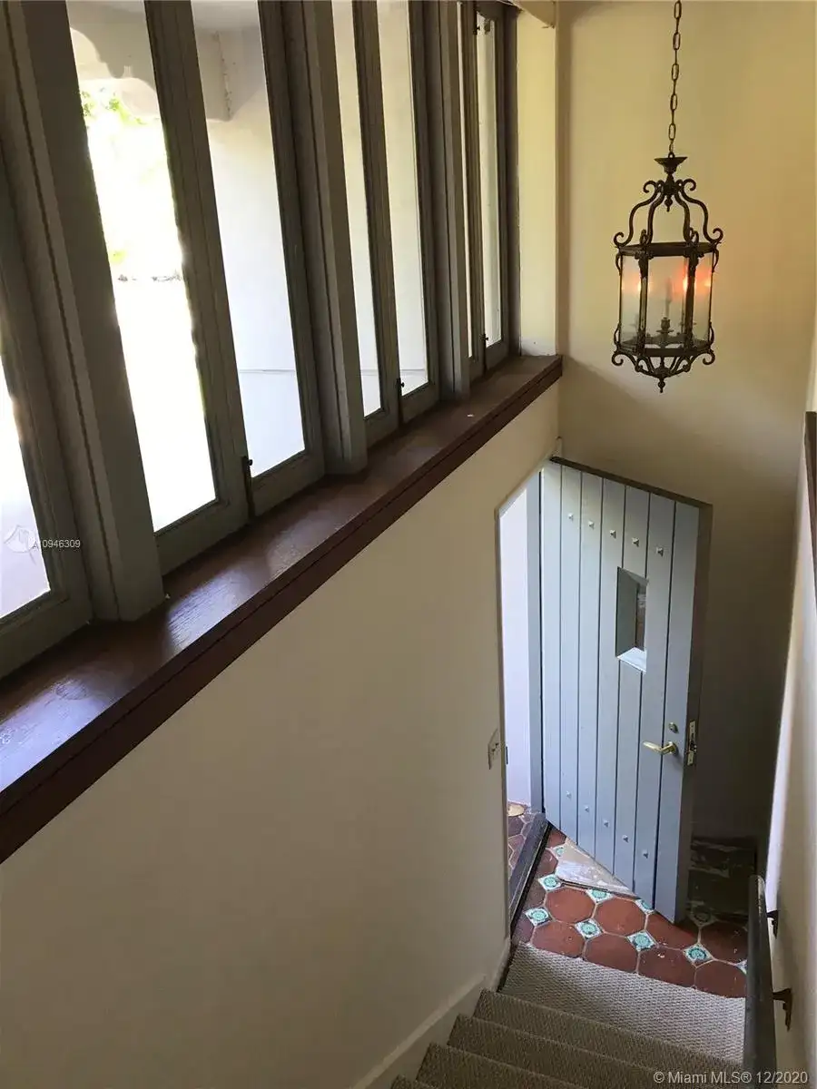 4951 University Dr, Coral Gables FL 33146 photo 4