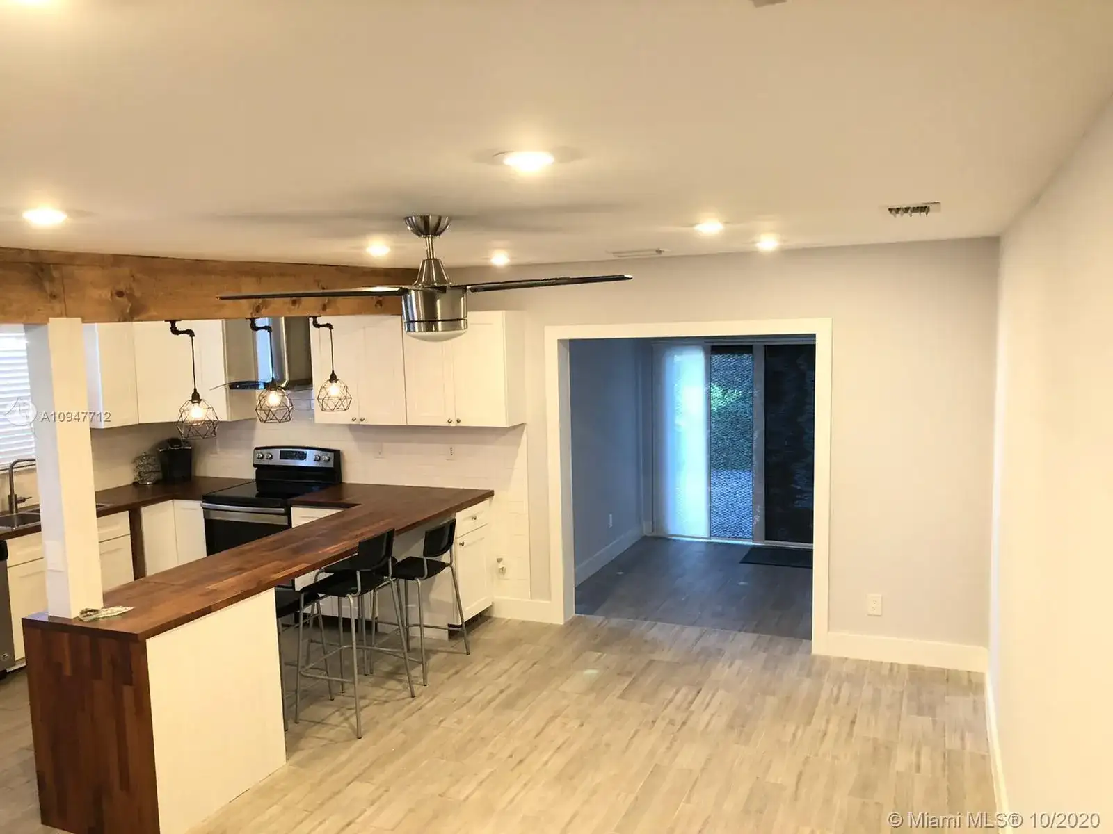 2447 Wilson St, Hollywood FL 33020 photo 2