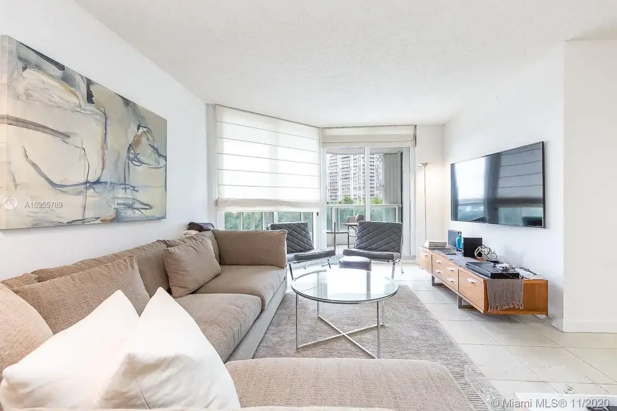 21055 Yacht Club Dr # 605, Aventura FL 33180 photo 2